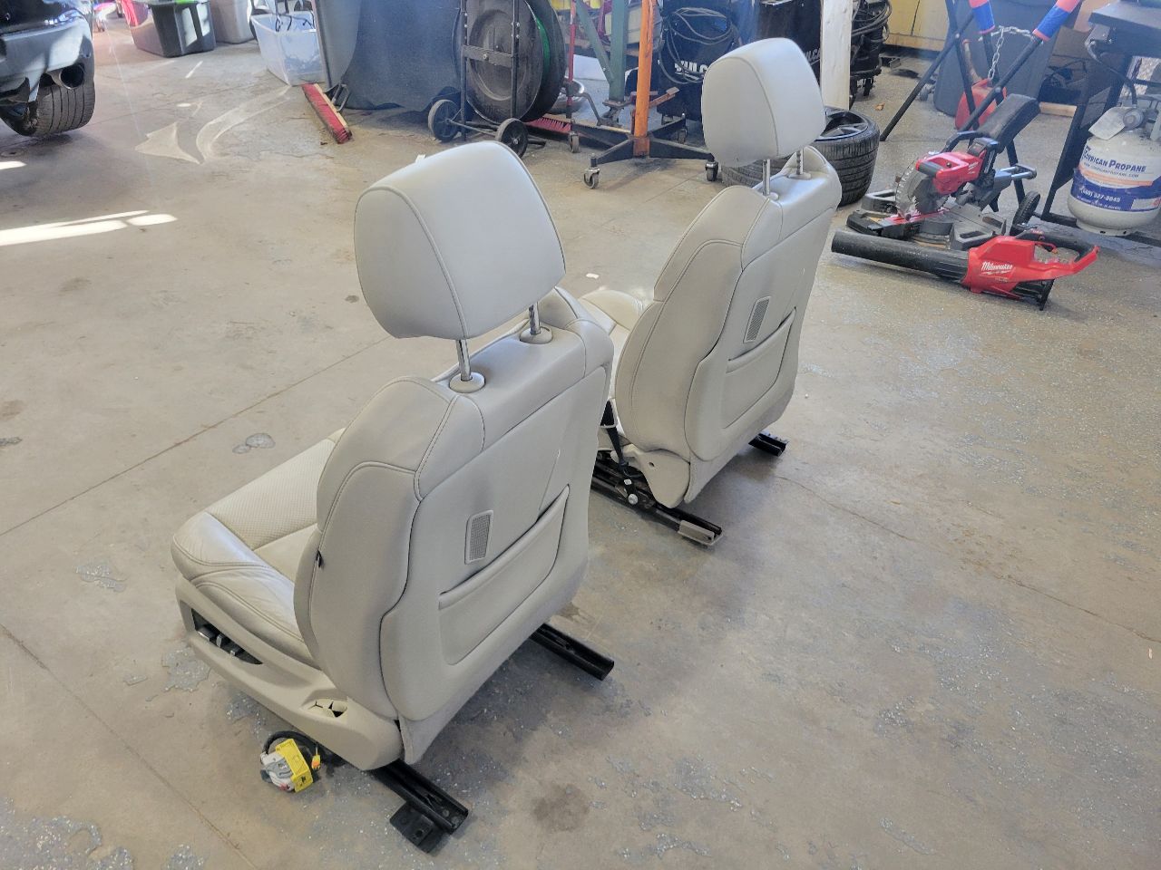 2016 ESCALADE FRONT SEATS, PAIR SHALE / BEIGE 28146 - image 11