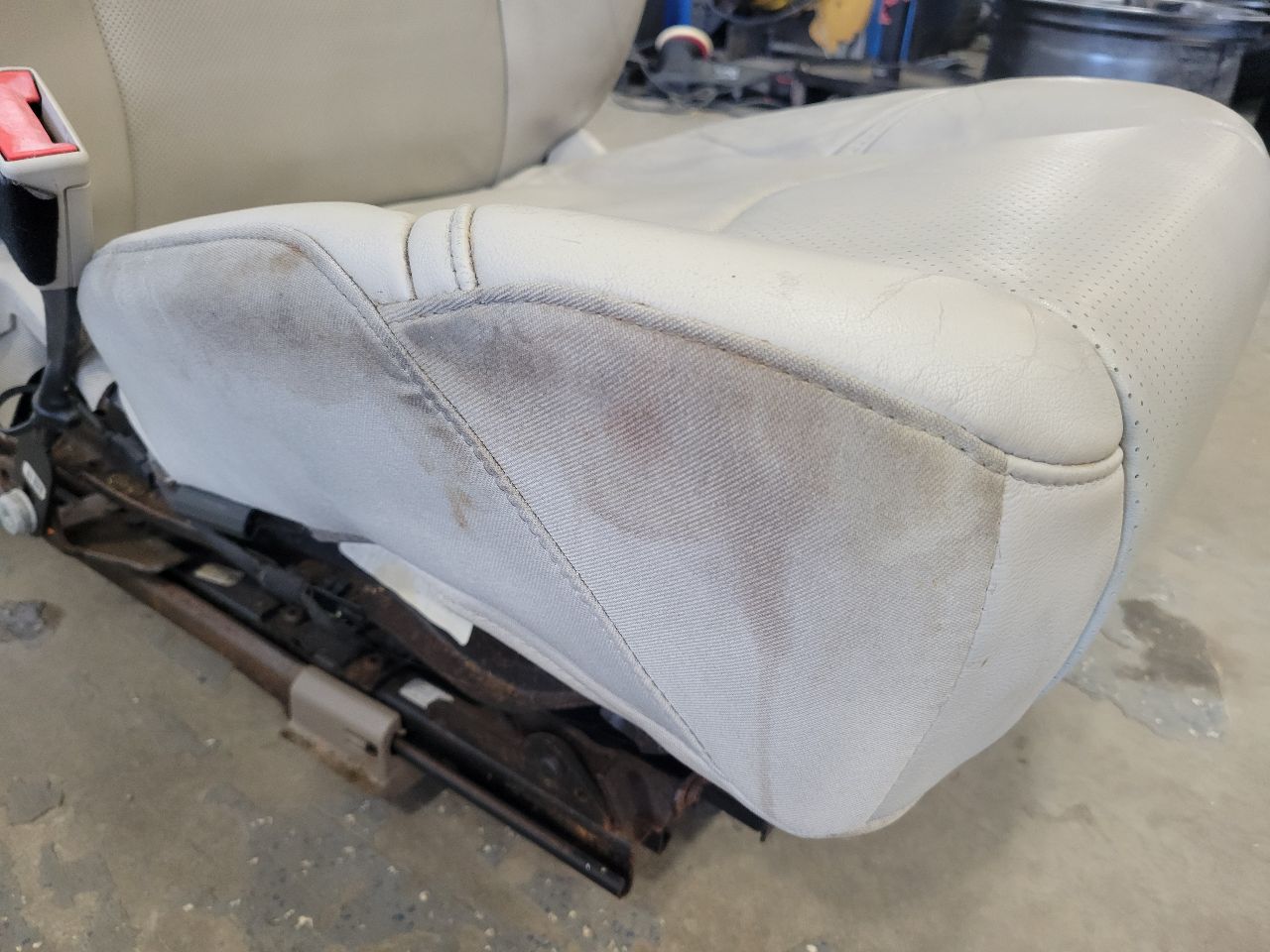 2016 ESCALADE FRONT SEATS, PAIR SHALE / BEIGE 28146 - image 17