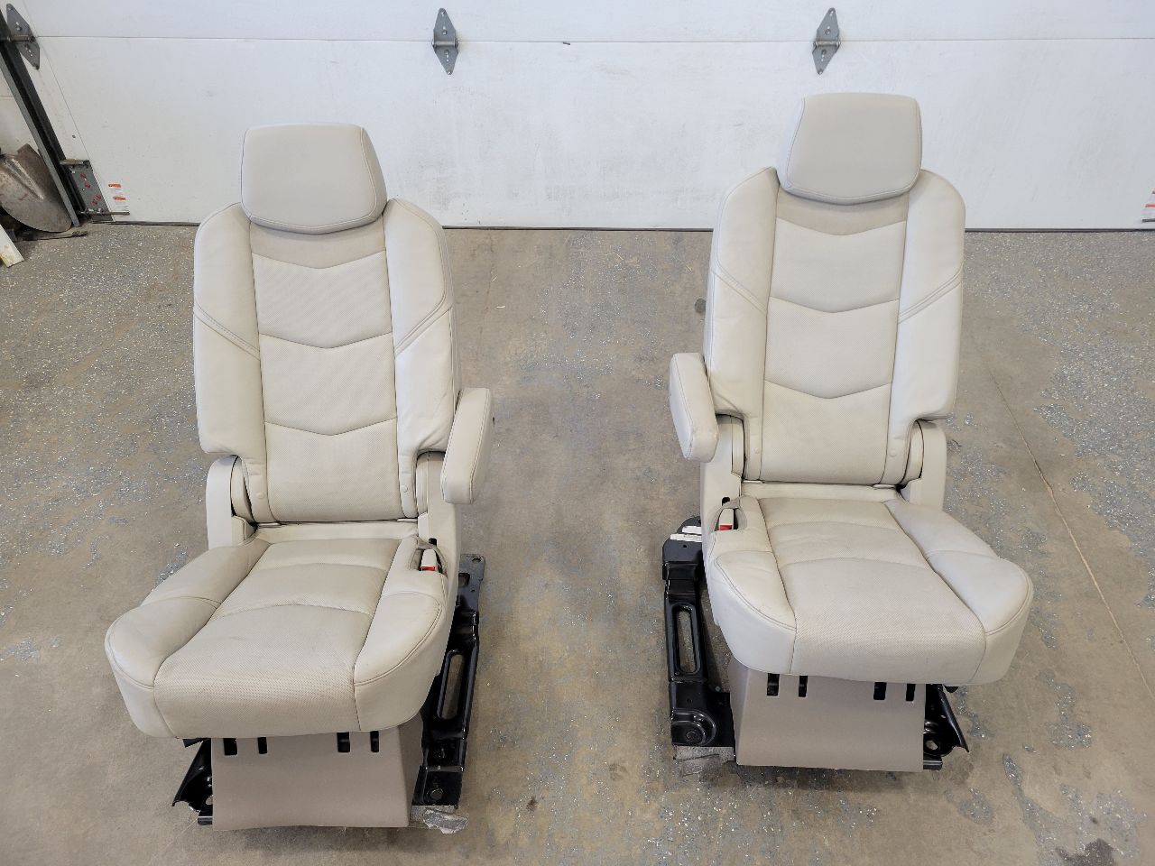 2016 ESCALADE REAR 2ND ROW BUCKET SEATS SHALE 28147 - image 1