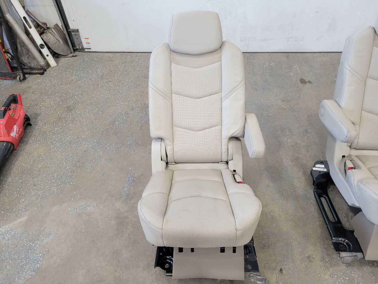 2016 ESCALADE REAR 2ND ROW BUCKET SEATS SHALE 28147 - image 6