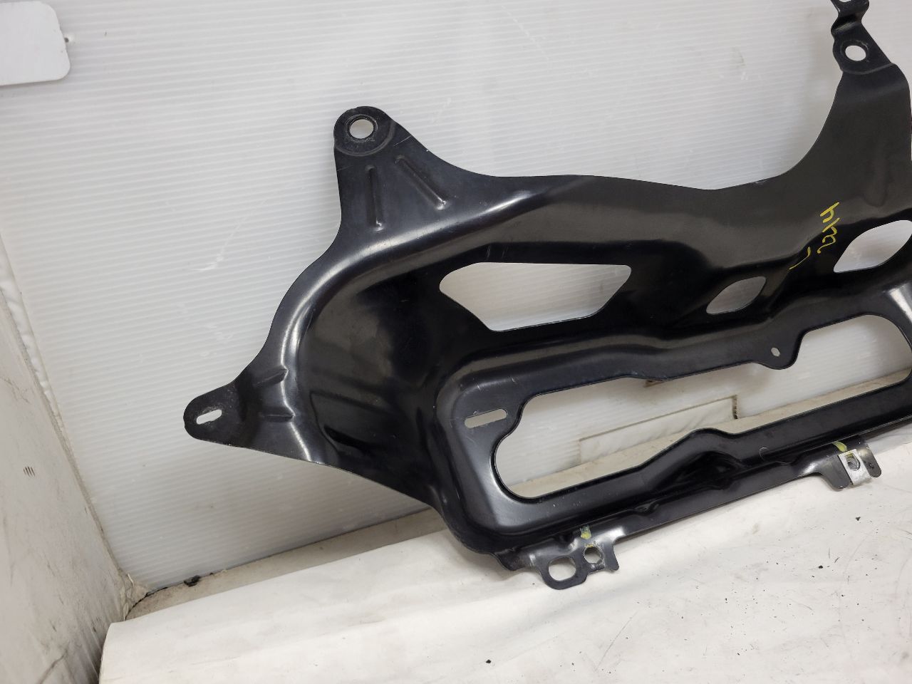 2014 CAMARO LH DRIVER TAIL LIGHT BUCKET MOUNT 28201 - image 2
