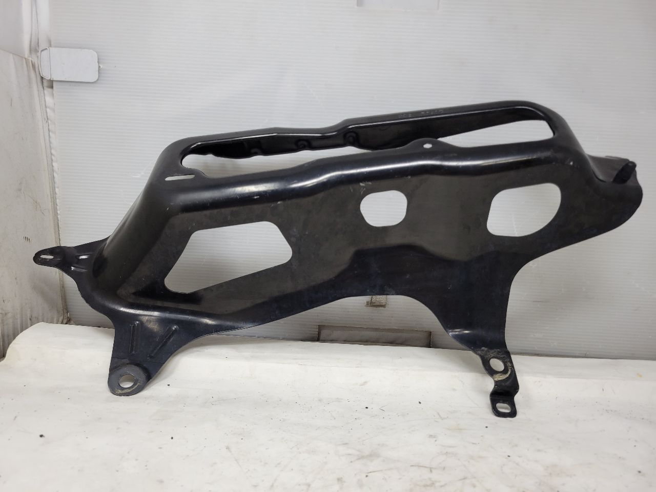 2014 CAMARO LH DRIVER TAIL LIGHT BUCKET MOUNT 28201 - image 5