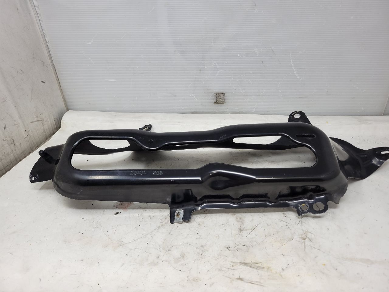 2014 CAMARO LH DRIVER TAIL LIGHT BUCKET MOUNT 28201 - image 9