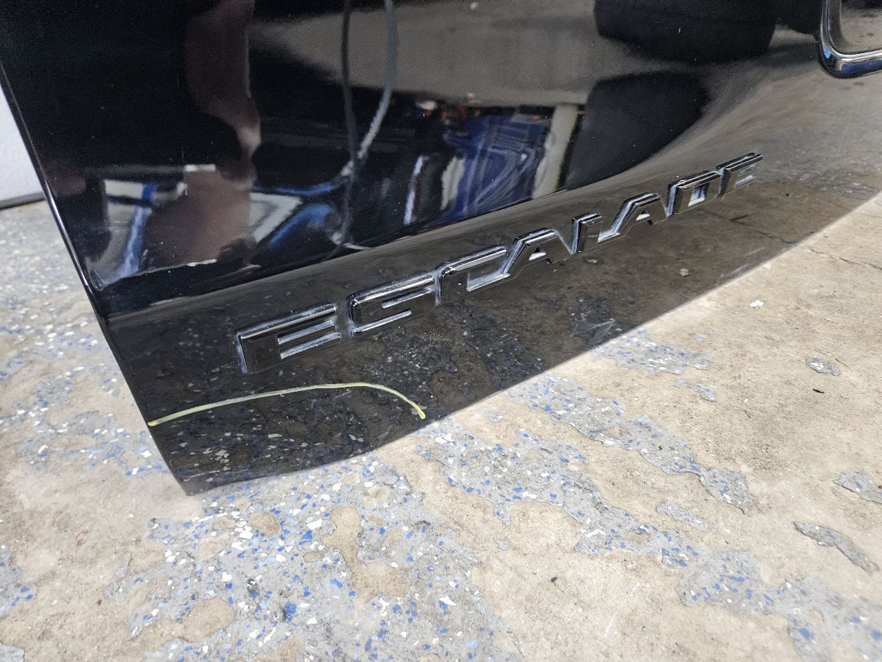 2017 ESCALADE LIFTGATE BLACK 6E1 RH CORNER BENT 28241 - image 5