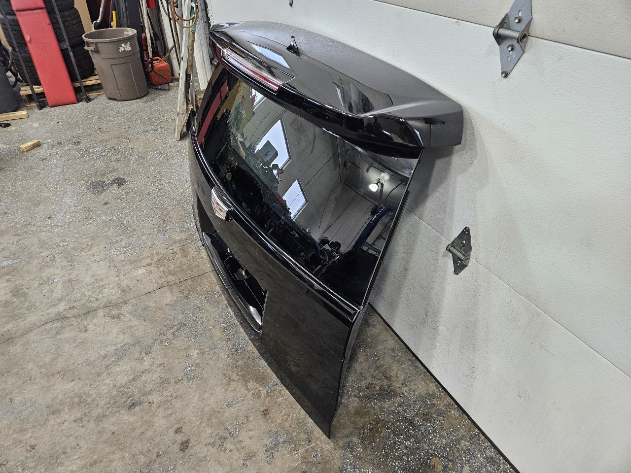 2017 ESCALADE LIFTGATE BLACK 6E1 RH CORNER BENT 28241 - image 9