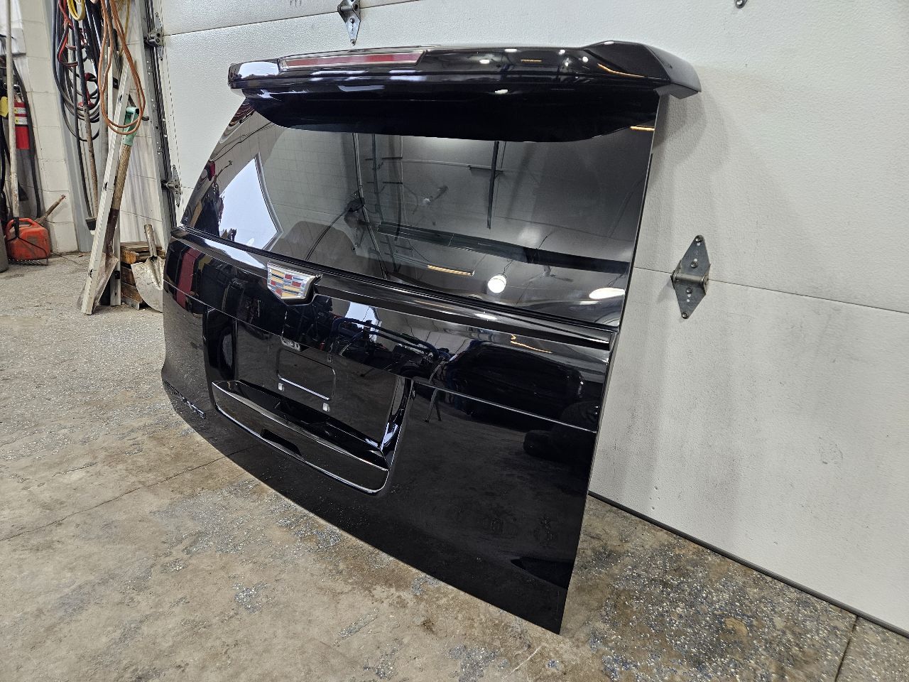 2017 ESCALADE LIFTGATE BLACK 6E1 RH CORNER BENT 28241 - image 10