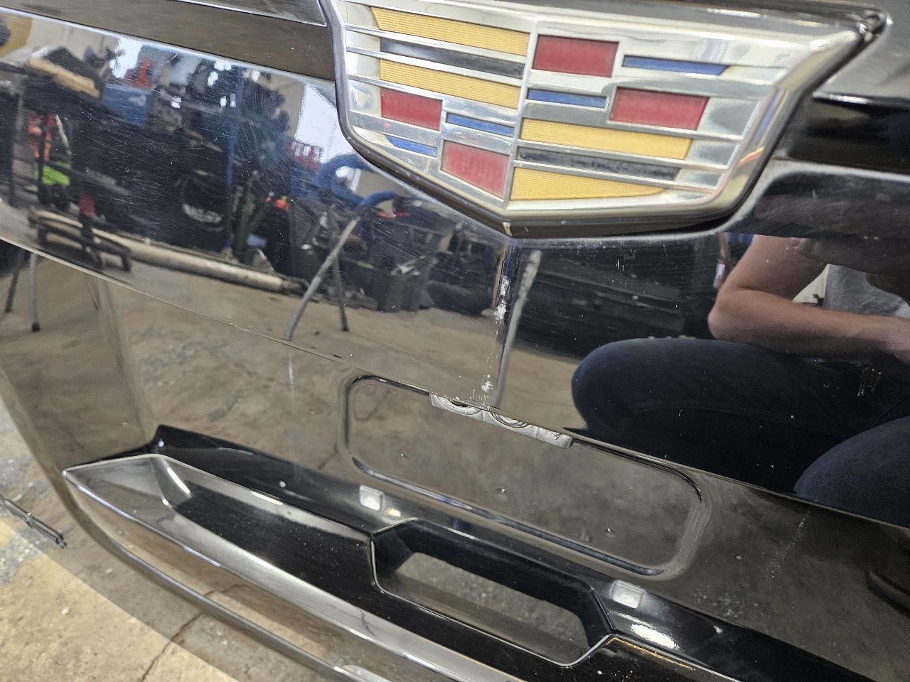 2017 ESCALADE LIFTGATE BLACK 6E1 RH CORNER BENT 28241 - image 11