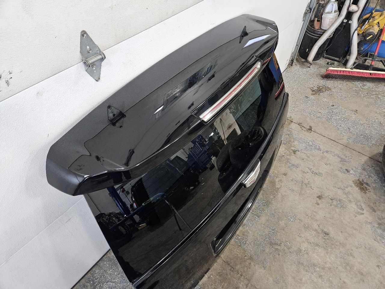 2017 ESCALADE LIFTGATE BLACK 6E1 RH CORNER BENT 28241 - image 13