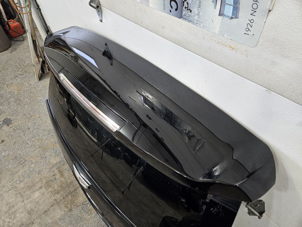2017 ESCALADE LIFTGATE BLACK 6E1 RH CORNER BENT 28241 - image 14