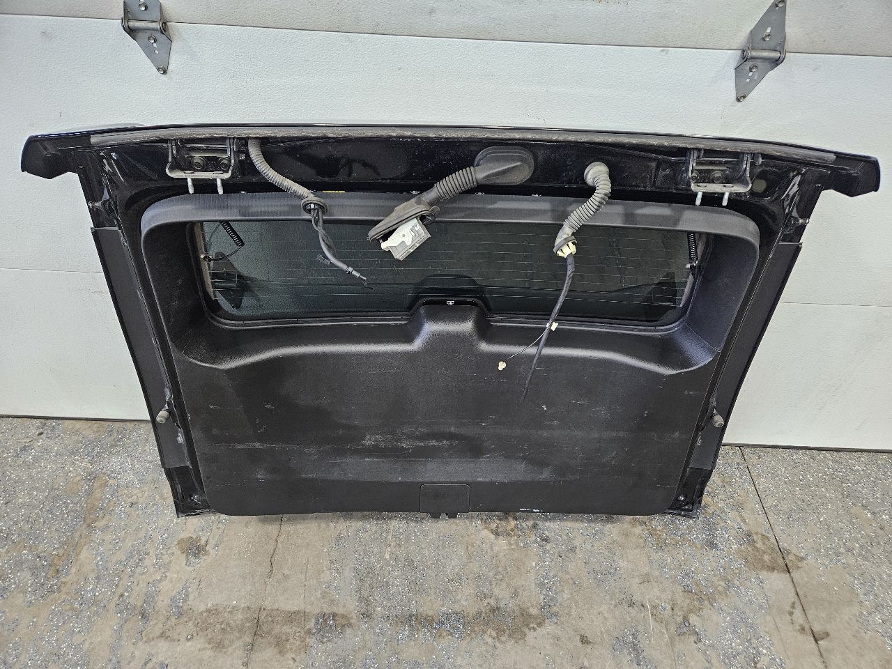 2017 ESCALADE LIFTGATE BLACK 6E1 RH CORNER BENT 28241 - image 16