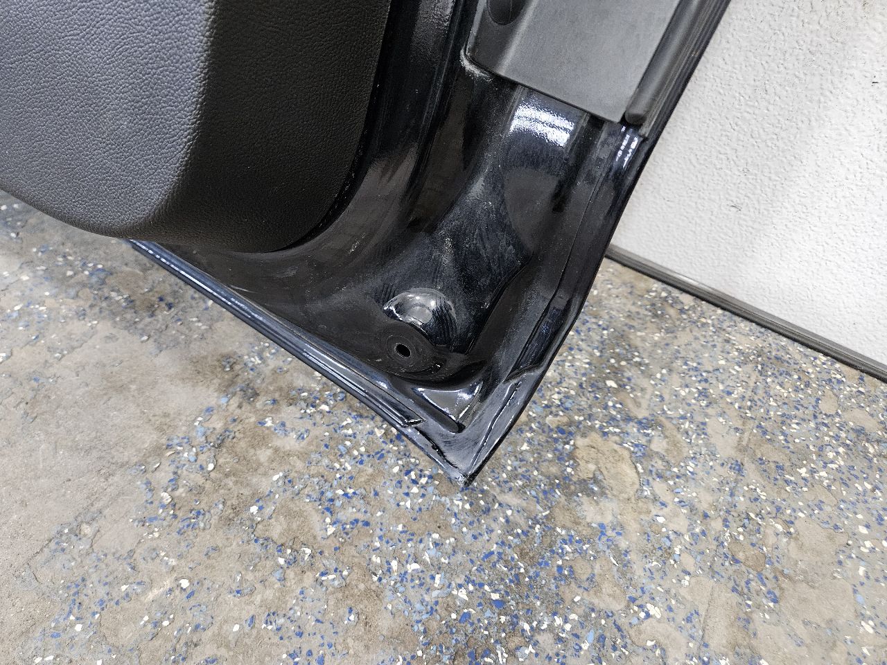 2017 ESCALADE LIFTGATE BLACK 6E1 RH CORNER BENT 28241 - image 1