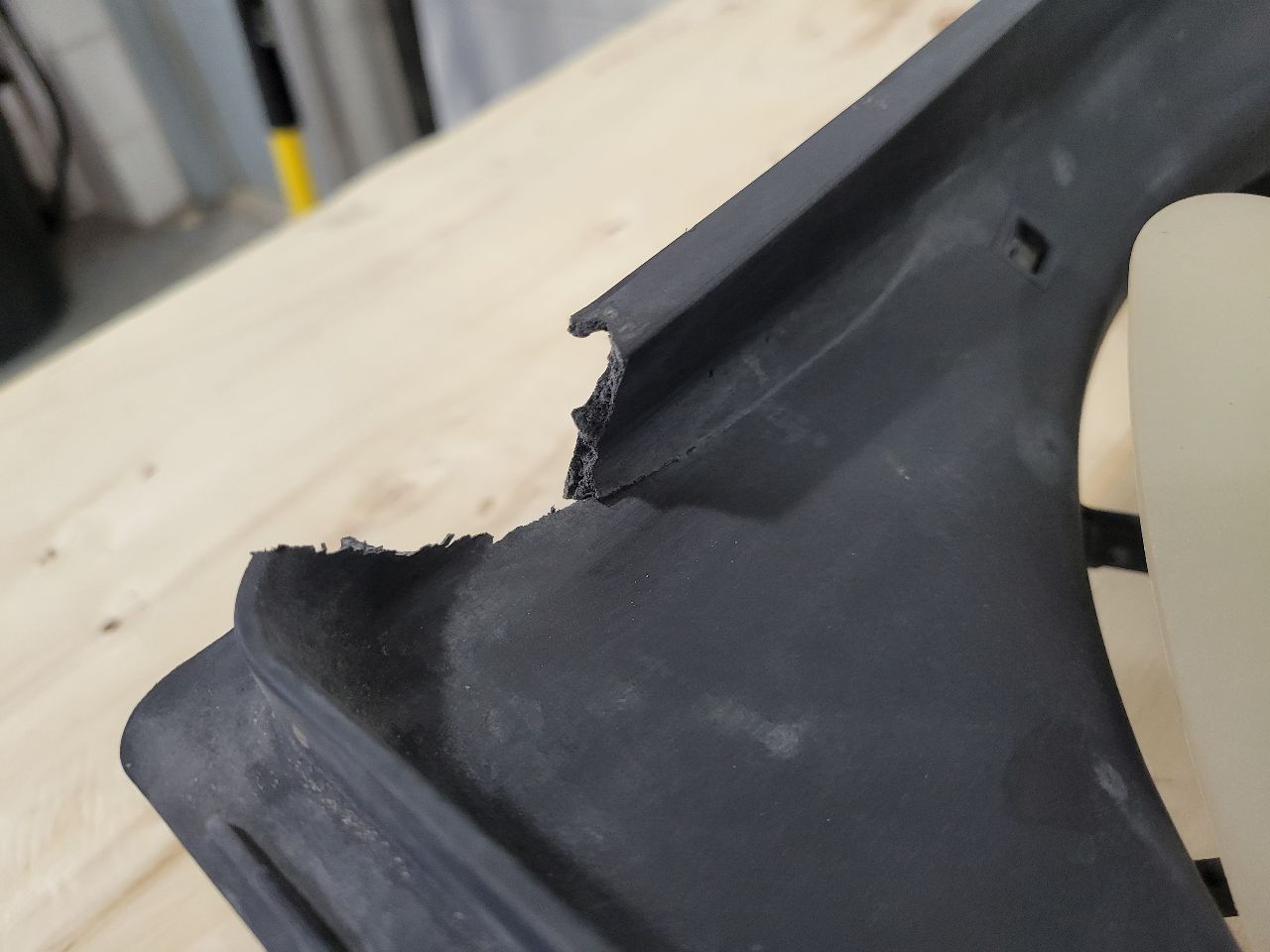2014 CAMARO RADIATOR COOLING FANS - CRACK ON SID 28253 - image 8
