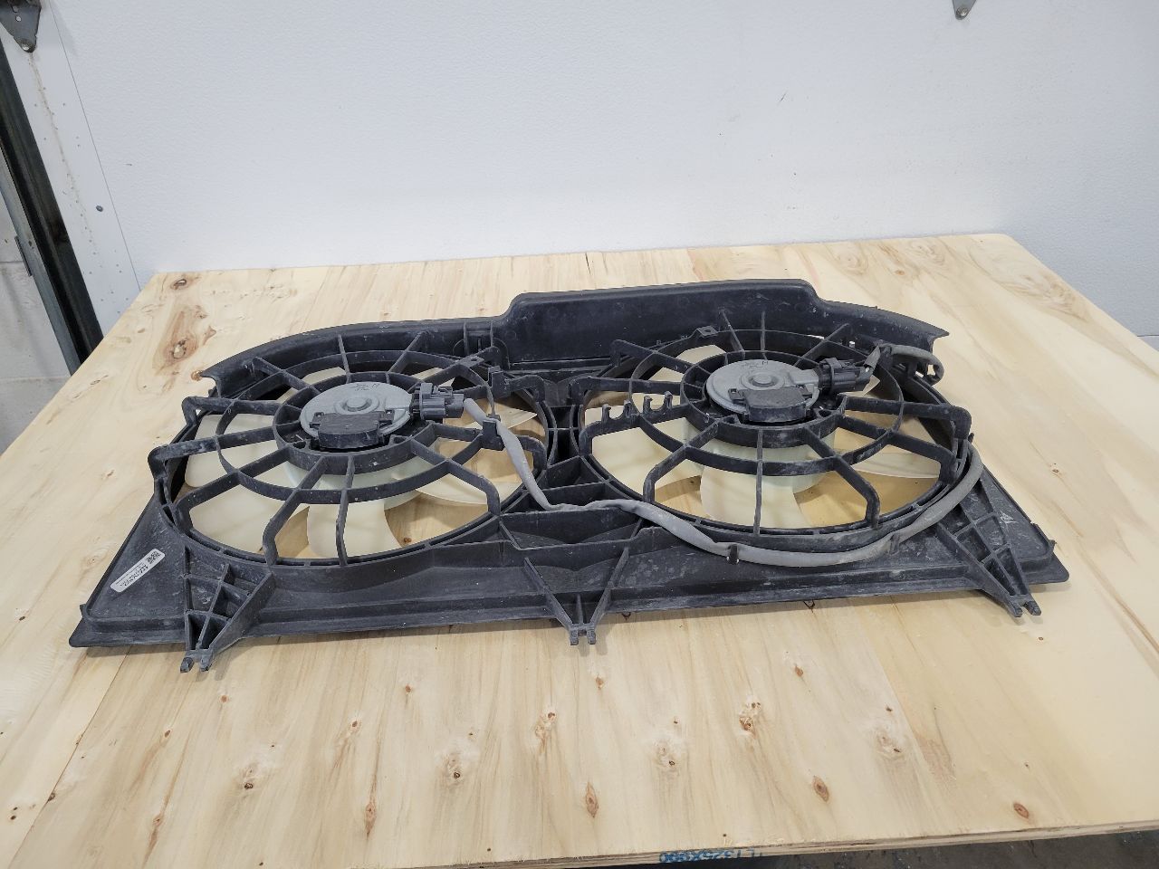 2014 CAMARO RADIATOR COOLING FANS - CRACK ON SID 28253 - image 11