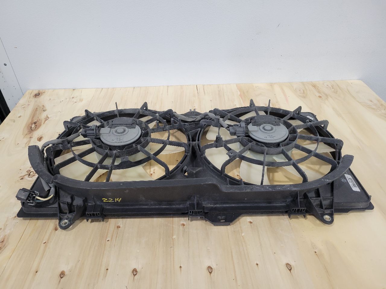 2014 CAMARO RADIATOR COOLING FANS - CRACK ON SID 28253 - image 14
