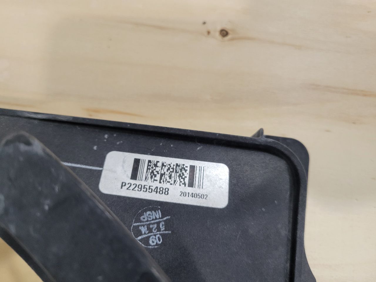 2014 CAMARO RADIATOR COOLING FANS - CRACK ON SID 28253 - image 16