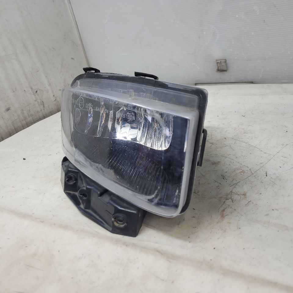2011 CORVETTE RH FRONT FOG DAYTIME RUNNING LAMP DR 28269 - image 4