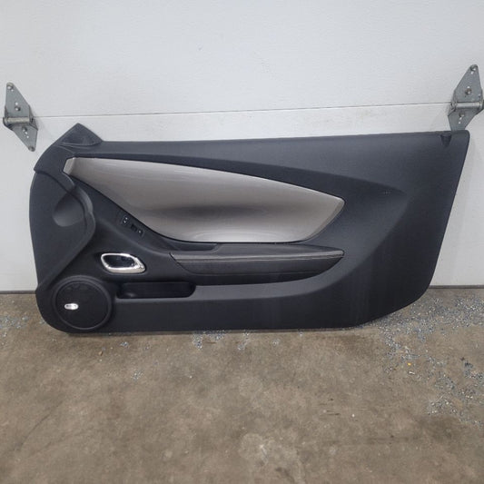 2014 CAMARO RH PASSEN DOOR PANEL SILVER ABL TRIM 28279 - image 1