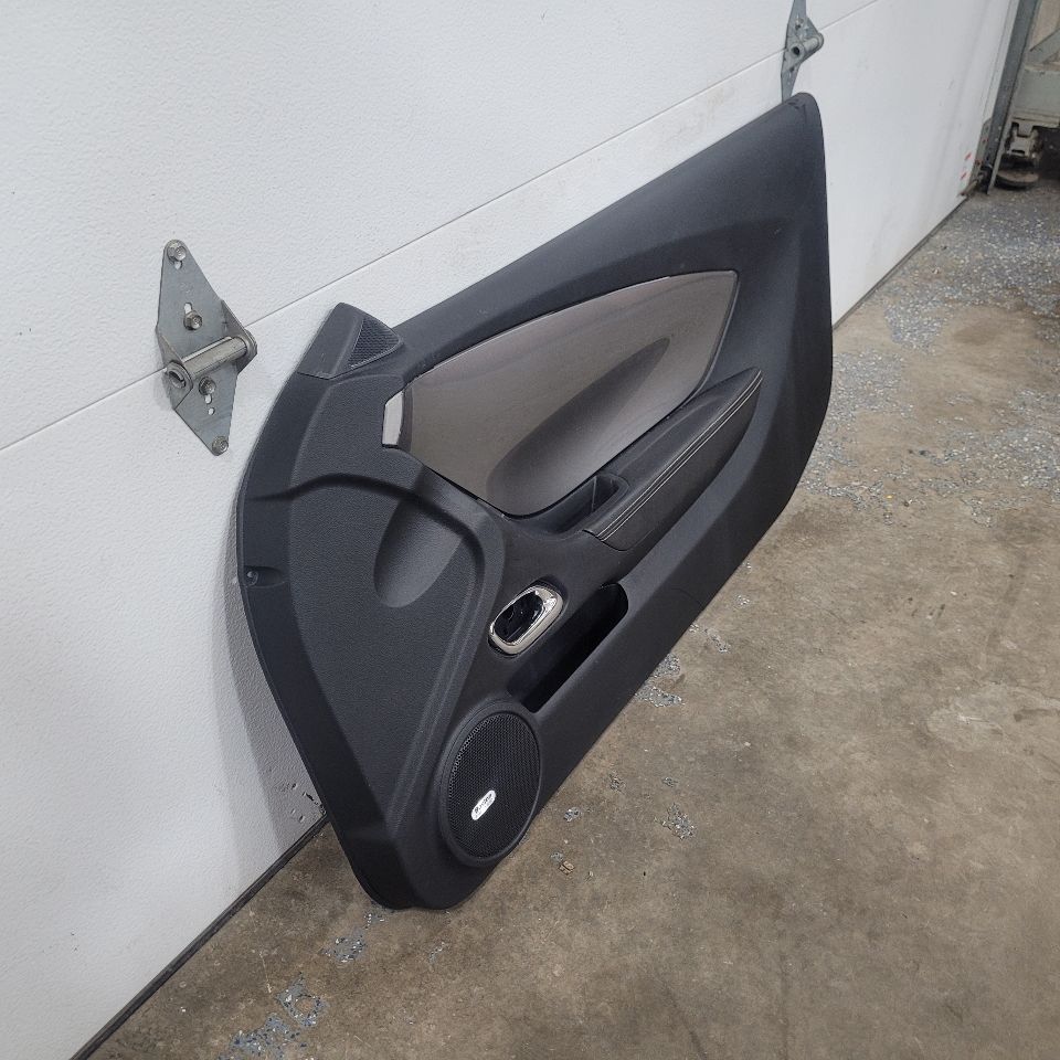 2014 CAMARO RH PASSEN DOOR PANEL SILVER ABL TRIM 28279 - image 2