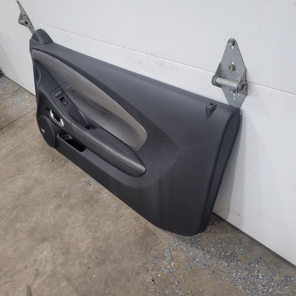 2014 CAMARO RH PASSEN DOOR PANEL SILVER ABL TRIM 28279 - image 3