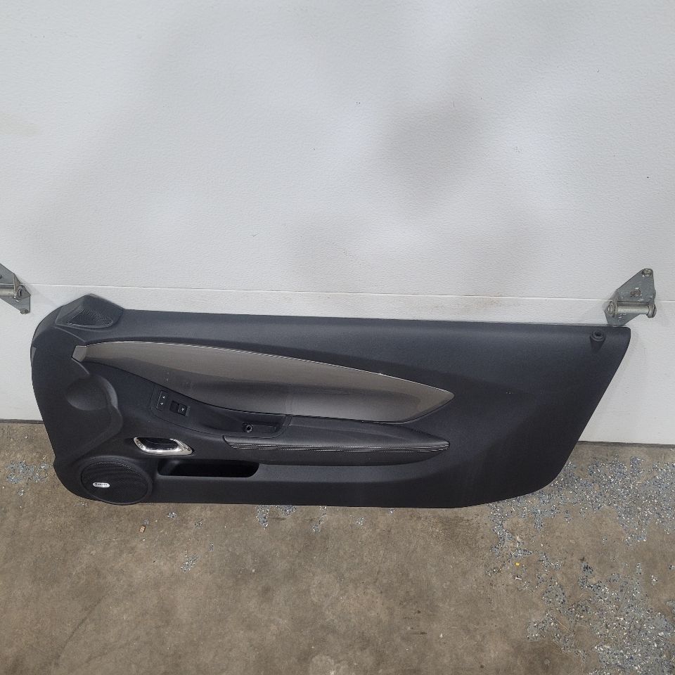 2014 CAMARO RH PASSEN DOOR PANEL SILVER ABL TRIM 28279 - image 4