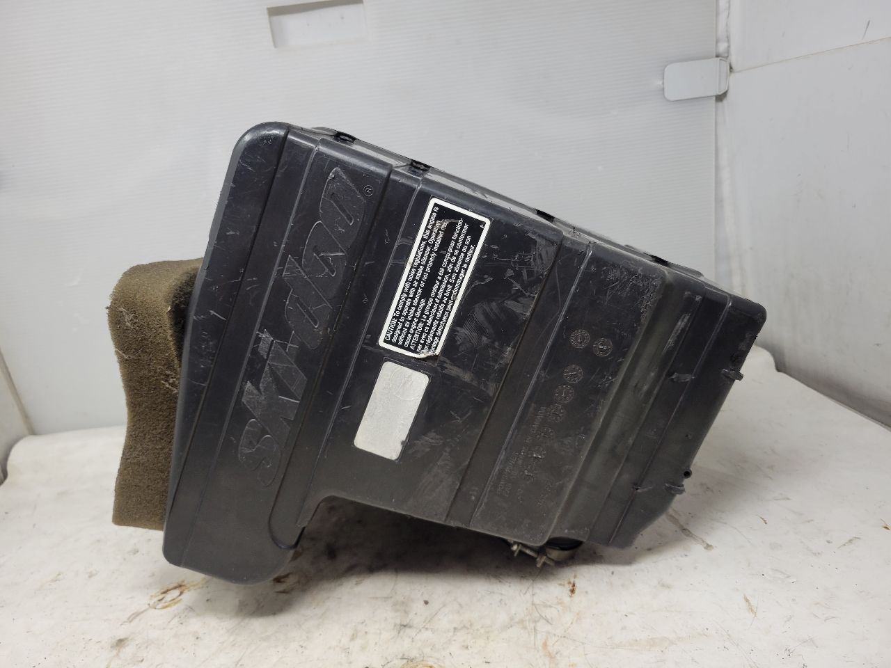 2001 MXZ700 MX Z 700 AIR INTAKE BOX CLEANER 28329 - image 1