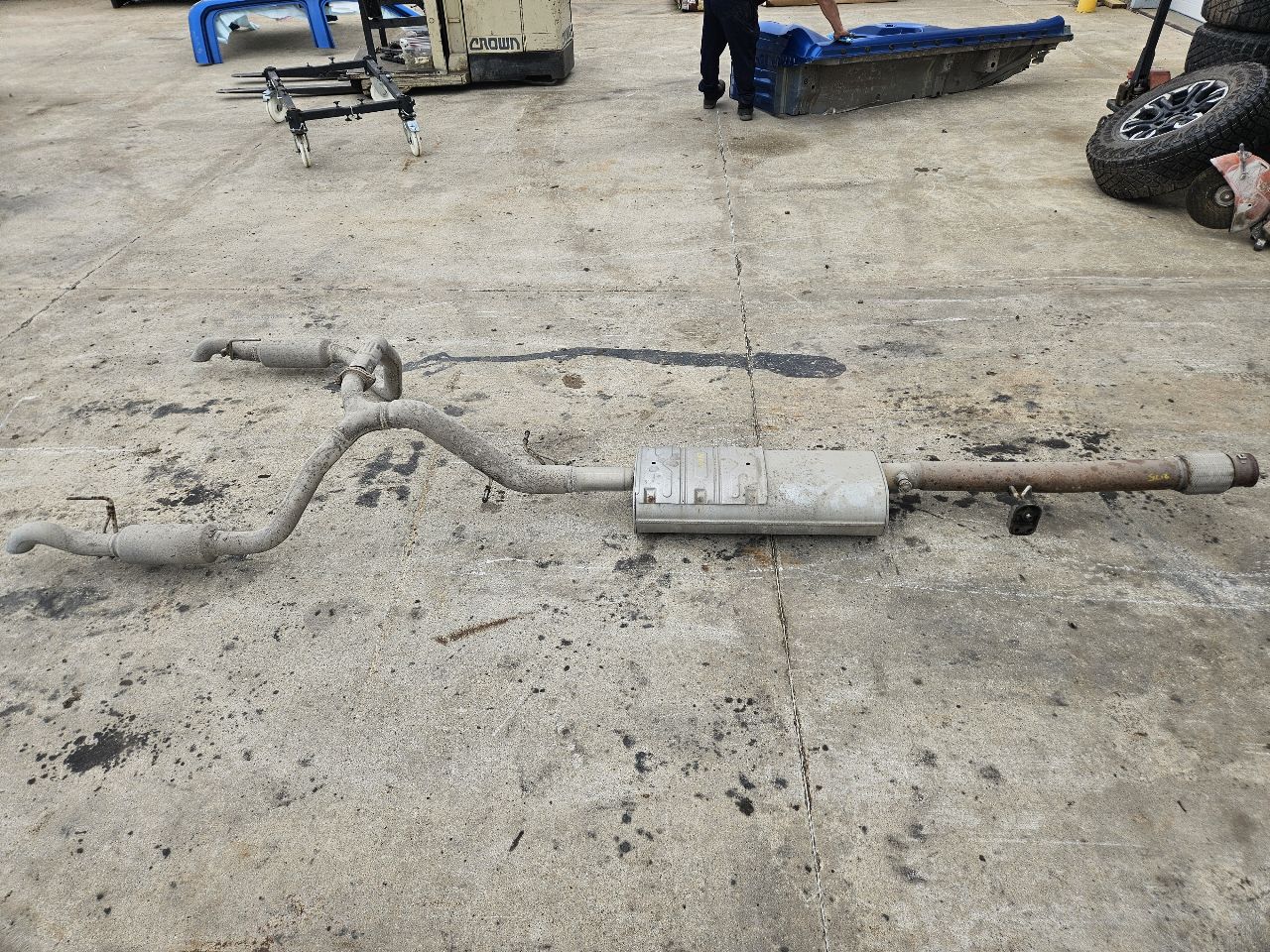 2022 SILVRDO15 OEM EXHAUST CATBACK ZR2 DUAL OUTLET 28398 - image 9