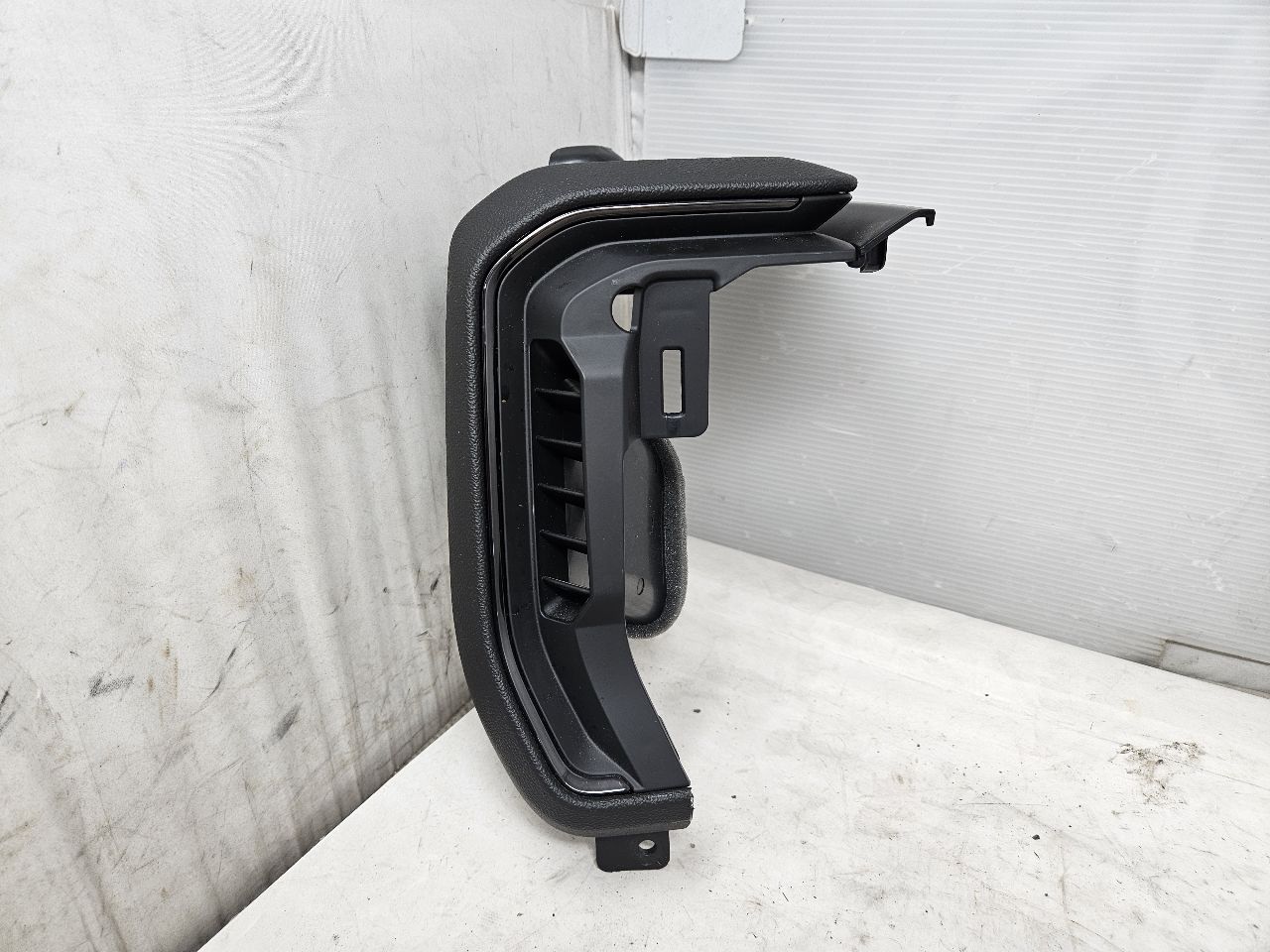 2022 SILVRDO15 LH DASH TRIM DEFROST 87826627 28486 - image 1