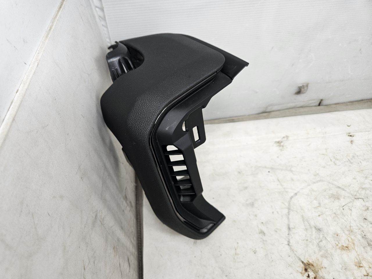 2022 SILVRDO15 LH DASH TRIM DEFROST 87826627 28486 - image 4