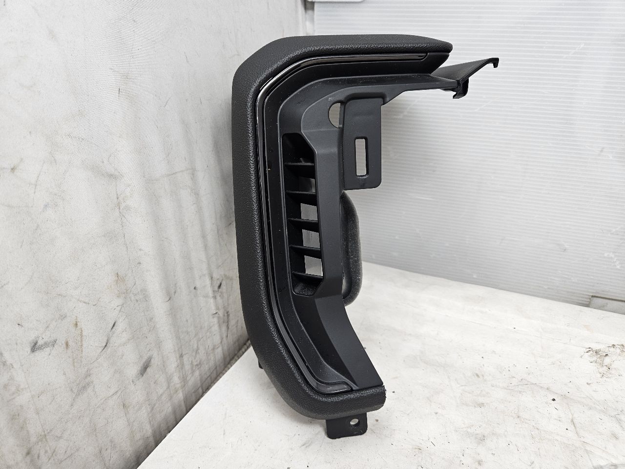 2022 SILVRDO15 LH DASH TRIM DEFROST 87826627 28486 - image 6