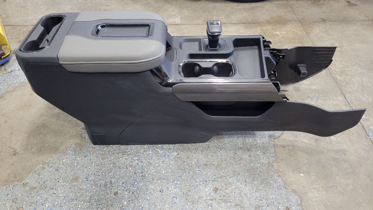 2022 SILVRDO15 ZR2 CENTER CONSOLE BLACK & GREY 28506 - image 5
