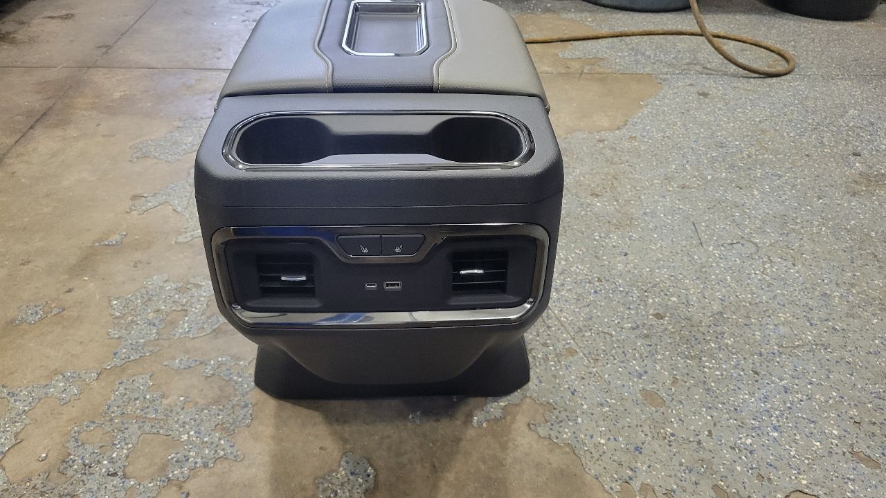 2022 SILVRDO15 ZR2 CENTER CONSOLE BLACK & GREY 28506 - image 6