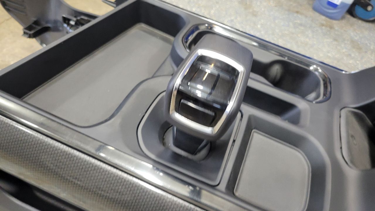 2022 SILVRDO15 ZR2 CENTER CONSOLE BLACK & GREY 28506 - image 9
