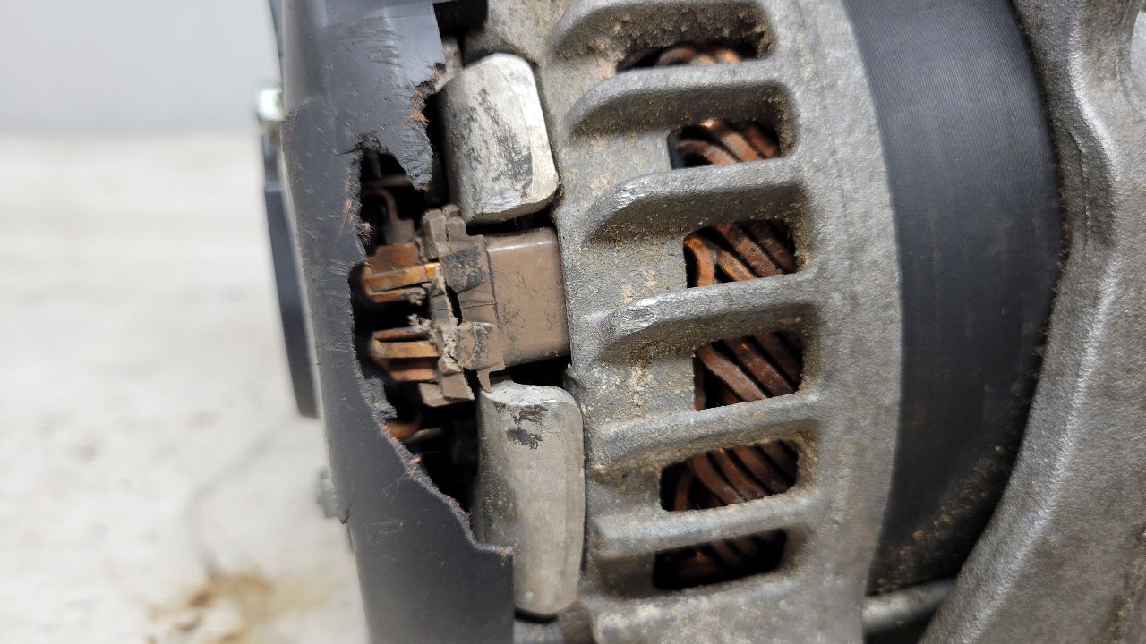 2022 CAMARO OEM ALTERNATOR - CONNECTOR BROKE 32K 28522 - image 4