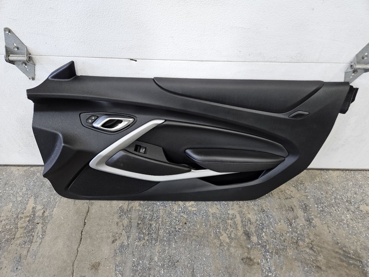 2020 CAMARO RH PASSENGER DOOR TRIM PANEL COUPE 28556 - image 2