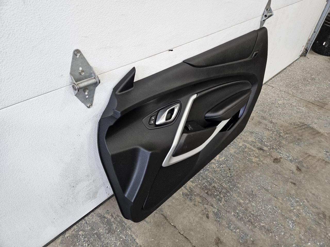 2020 CAMARO RH PASSENGER DOOR TRIM PANEL COUPE 28556 - image 3