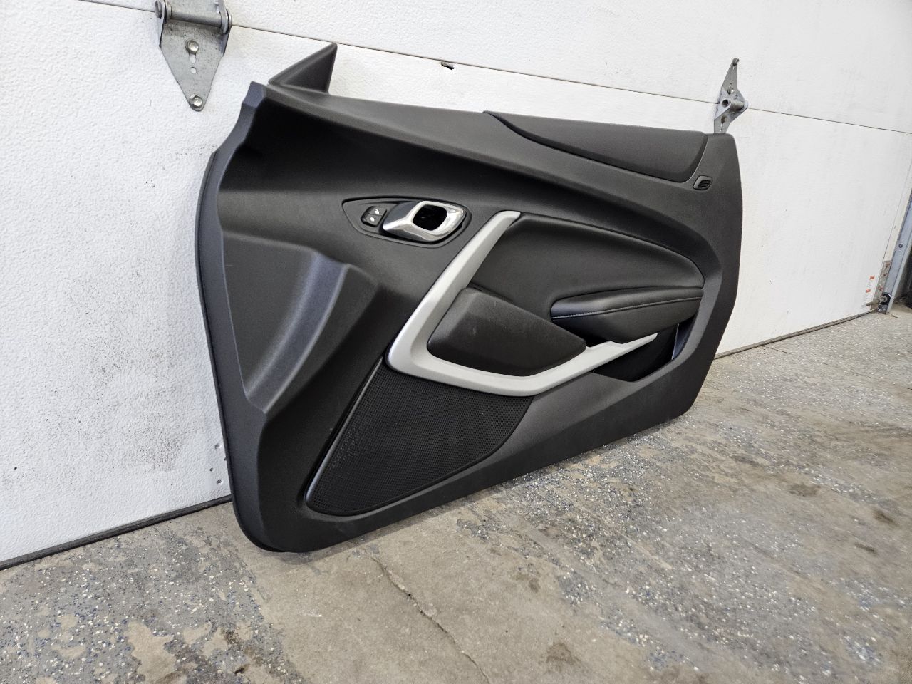 2020 CAMARO RH PASSENGER DOOR TRIM PANEL COUPE 28556 - image 4