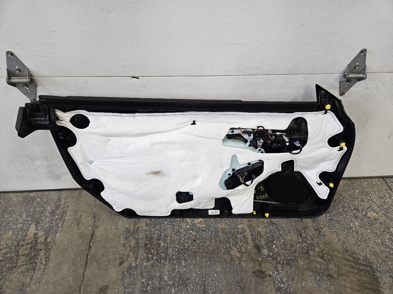 2020 CAMARO RH PASSENGER DOOR TRIM PANEL COUPE 28556 - image 8
