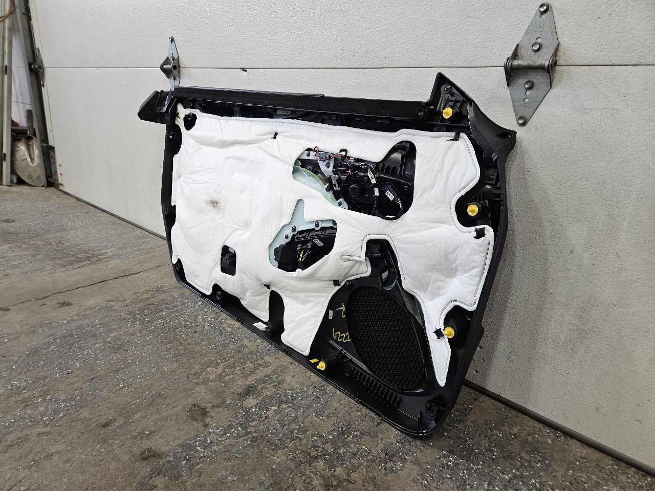2020 CAMARO RH PASSENGER DOOR TRIM PANEL COUPE 28556 - image 10