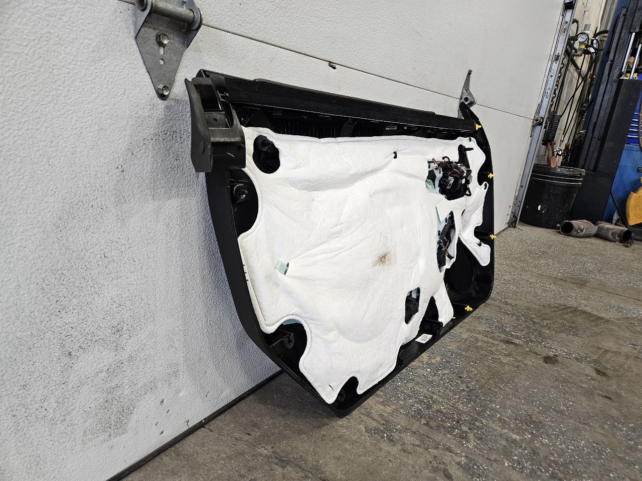 2020 CAMARO RH PASSENGER DOOR TRIM PANEL COUPE 28556 - image 11