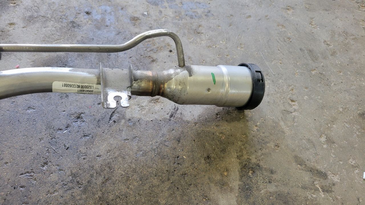 2020 CAMARO COUPE FUEL FILLER GAS NECK 84683317 28571 - image 2