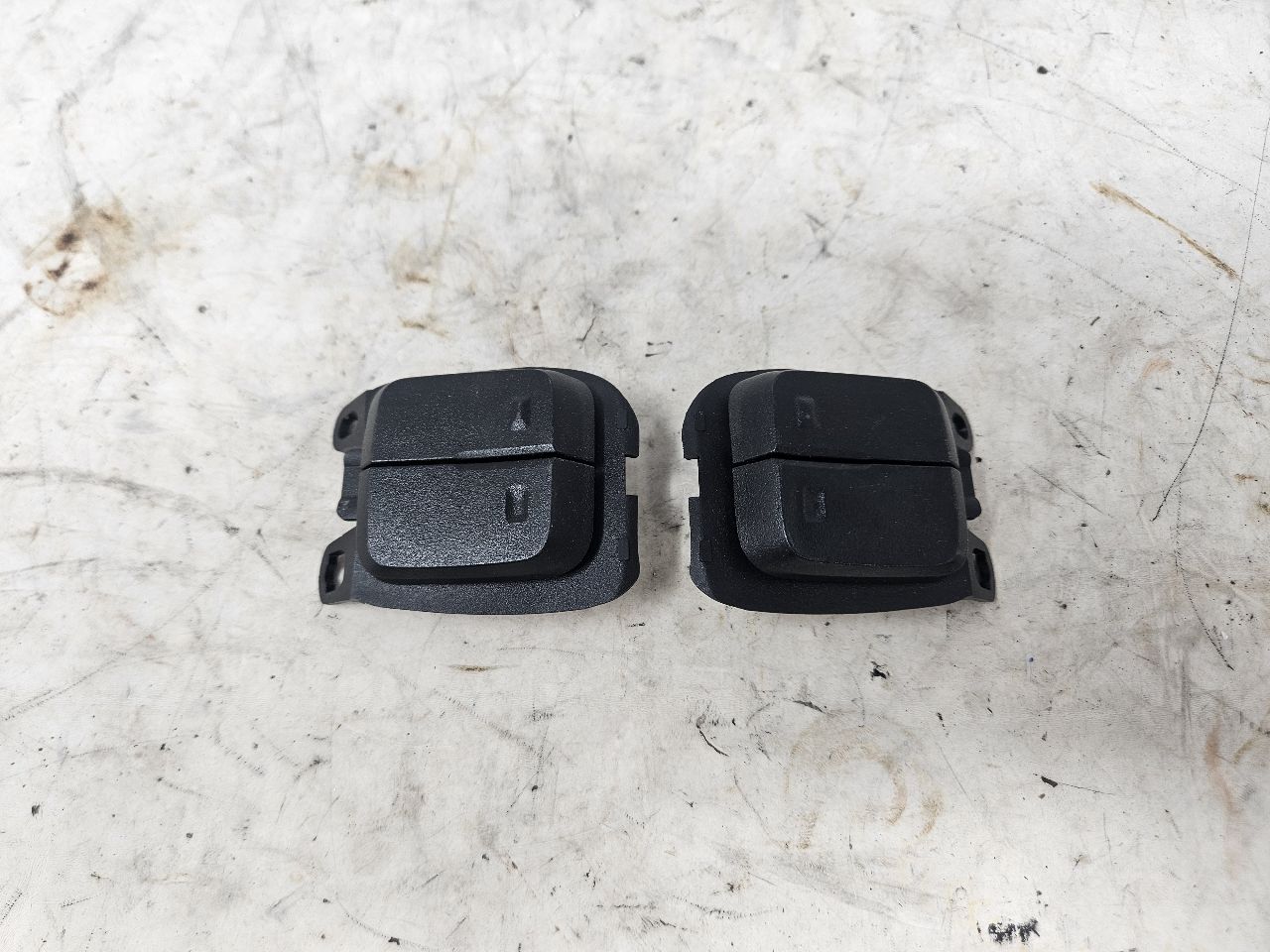 2020 SIERRA150 VOLUME & FAVORITE SWITCHES 13528614 28586 - image 2