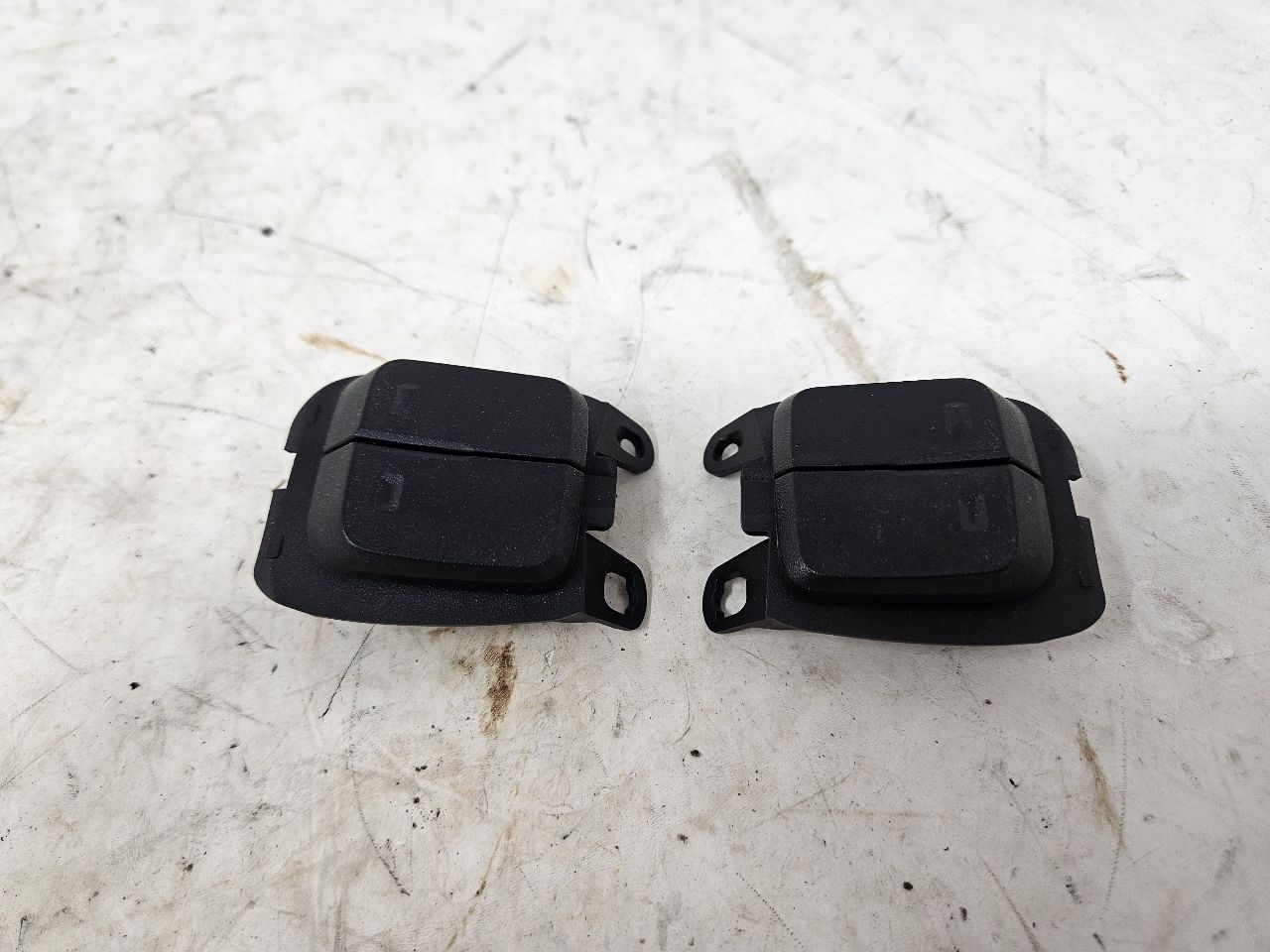 2019 SIERRA150 VOLUME & FAVORITE SWITCHES 13528614 28588 - image 1