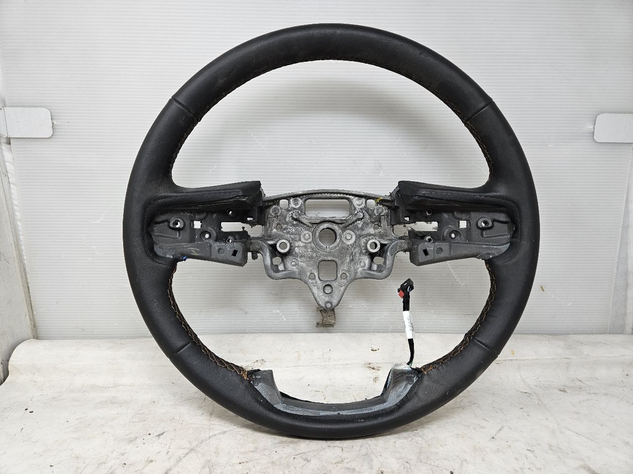 2019 SIERRA150 AT4 BARE STEERING WHEEL HEATED 28602 - image 1