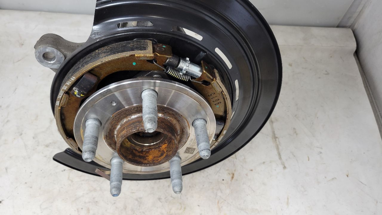 2020 CAMARO LH DRIVER REAR SPINDLE SS 1LE 28635 - image 2