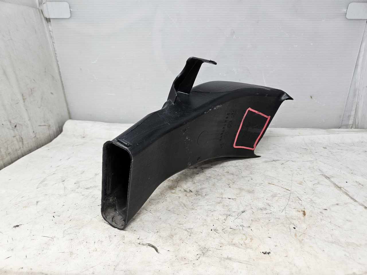 2020 CAMARO RH PASSENGER BRAKE DUCT 84210831 28678 - image 1