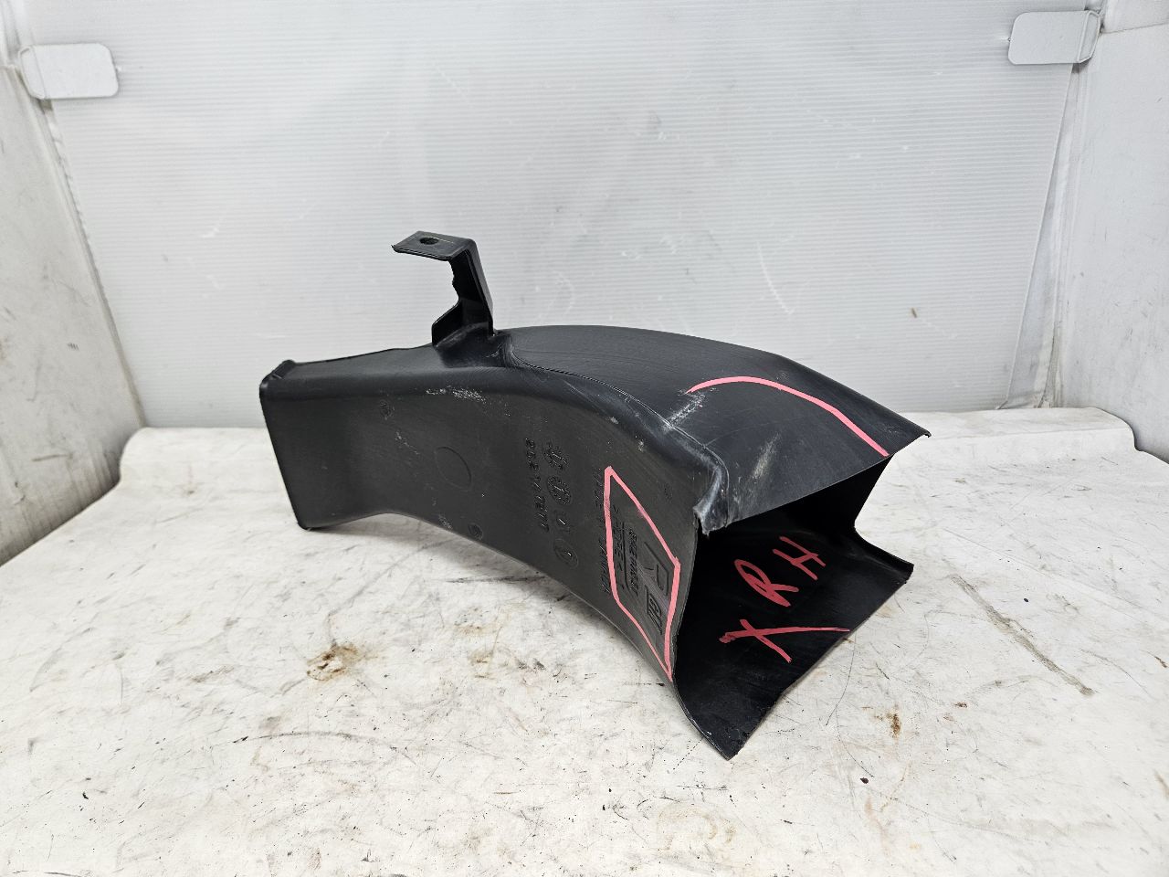 2020 CAMARO RH PASSENGER BRAKE DUCT 84210831 28678 - image 4