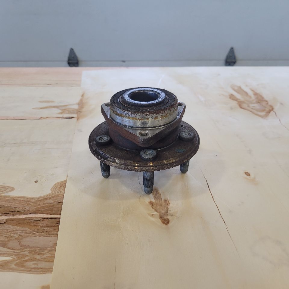2014 CAMARO OEM REAR SS 1LE WHEEL HUB 17K MILES 28858 - image 1