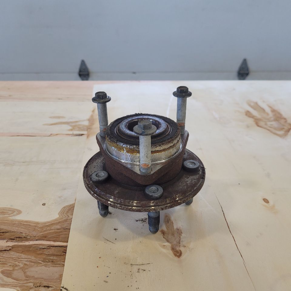 2014 CAMARO OEM REAR SS 1LE WHEEL HUB 17K MILES 28859 - image 1