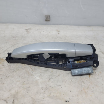 2014 CAMARO RH PASSENGER DOOR HANDLE SILVER 28874 - image 1