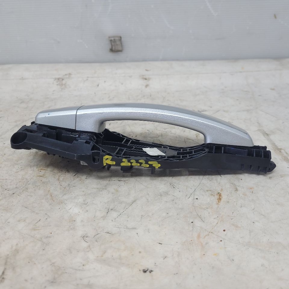 2014 CAMARO RH PASSENGER DOOR HANDLE SILVER 28874 - image 3
